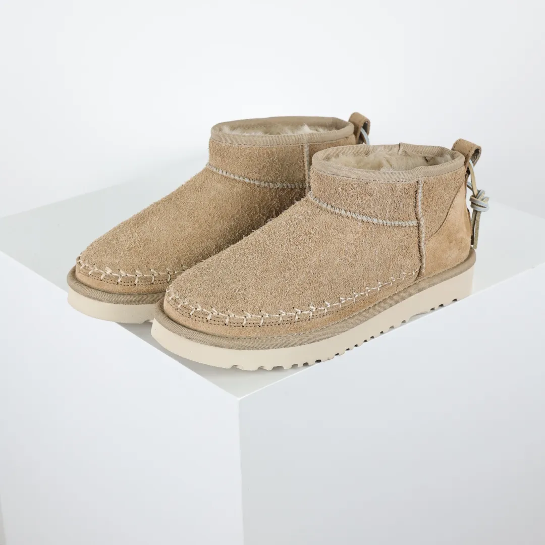 Copywriting price 💰600 The core recommendation is good price. The platform’s foreign trade is exclusively for UGG women’s snow boots 1171538. Produced by the ten-year-old brand shoemaking factory production line. Pay attention to every detail. Longfeng A-grade genuine sheep fur is integrated. It is built in full compliance with the ZP process. Size: 35 36 37 38 39 40
